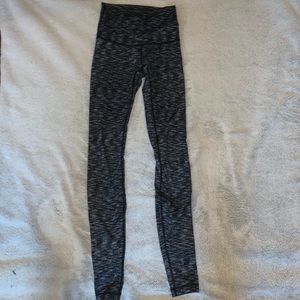 Long black and grey patterned lululemon leggings